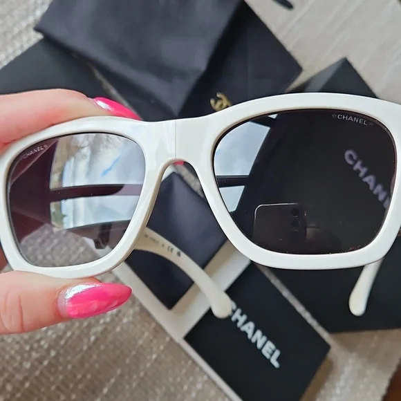 CHANEL Foldable White Silver Quilted Crystal CC Logo Sunglasses - Picture 2 of 8